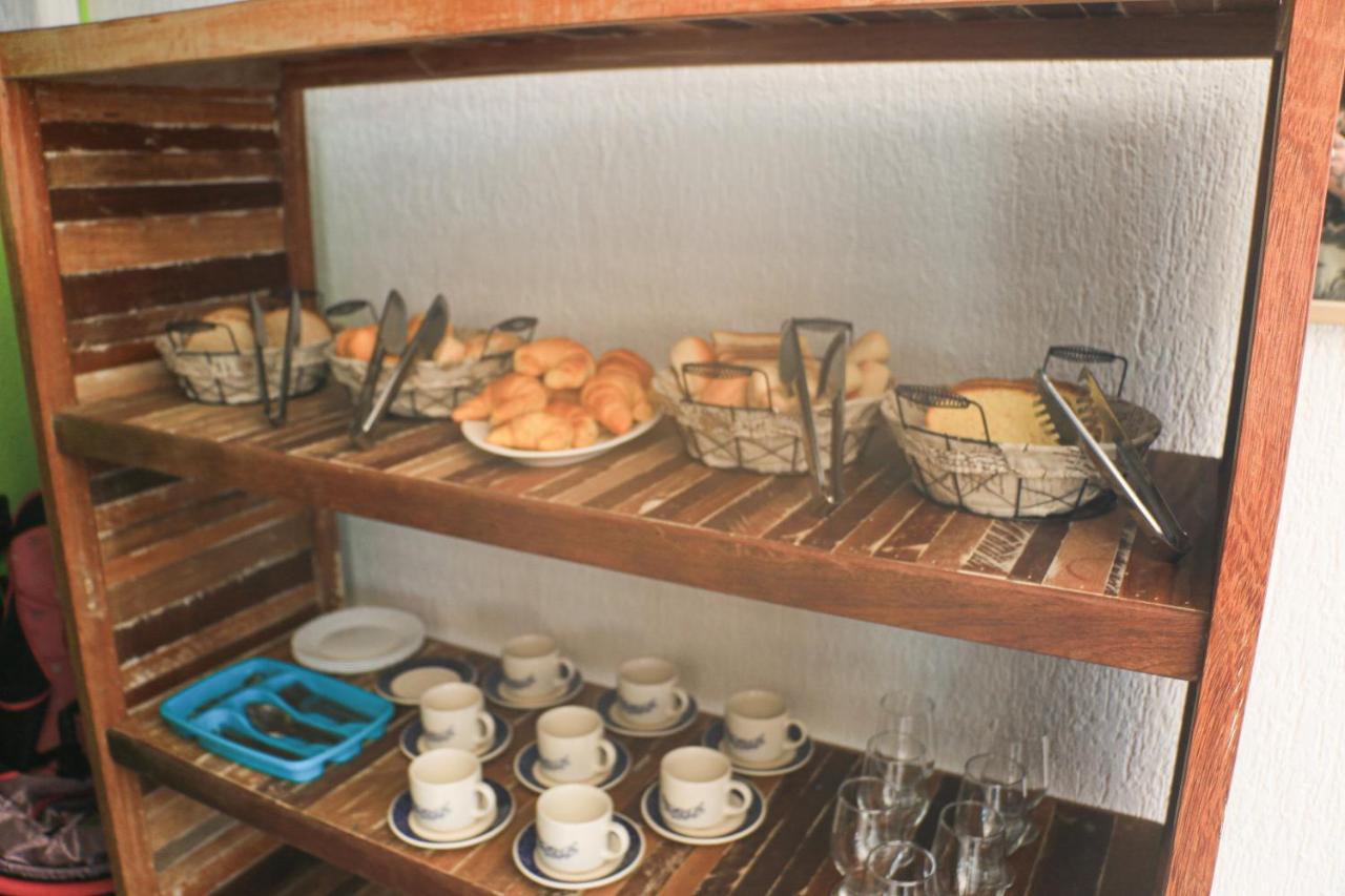 Bliss Hoteis Centro Búzios Kültér fotó A bread and pastry display at a bakery in the Philippines