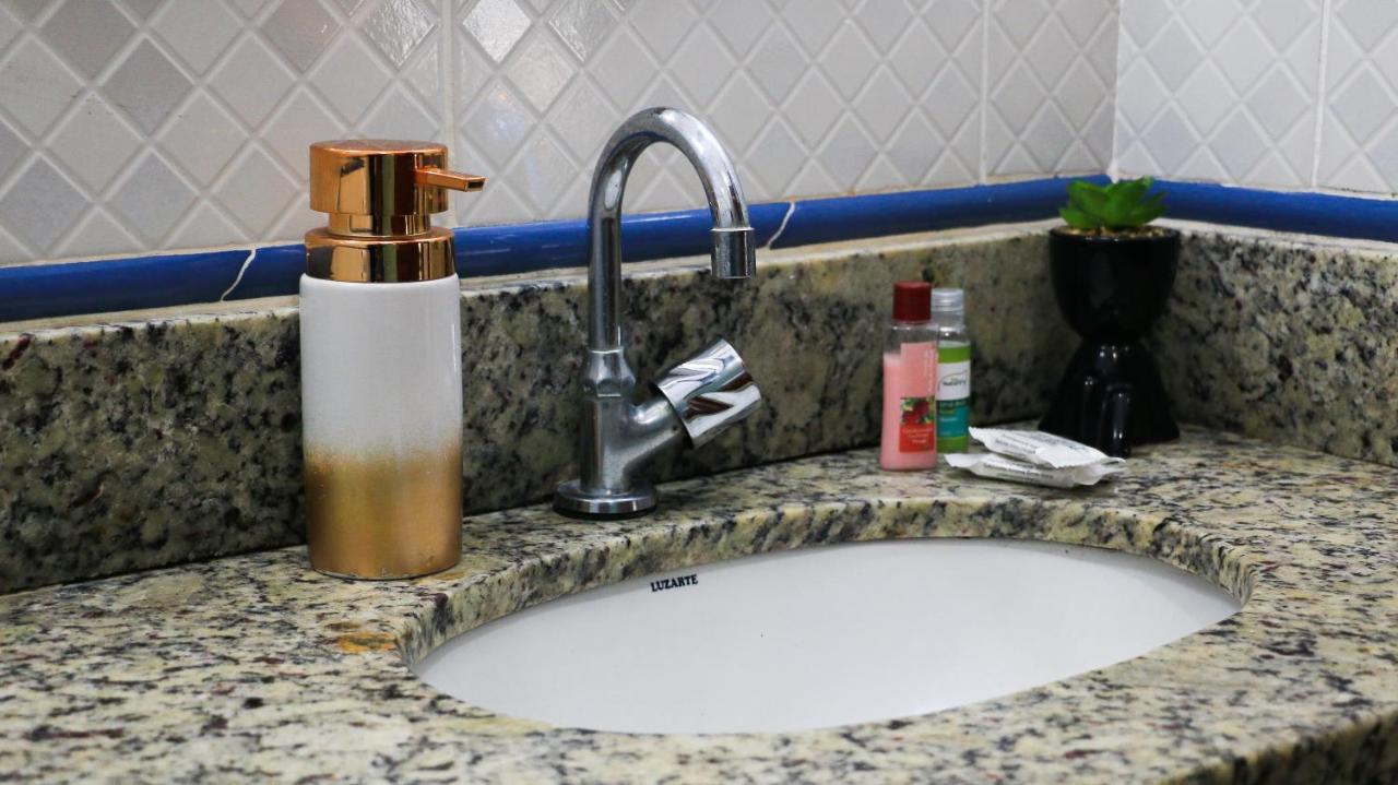 Bliss Hoteis Centro Búzios Kültér fotó A soap dispenser