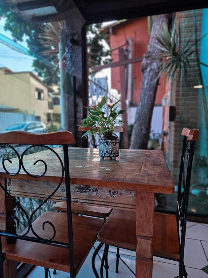 Bliss Hoteis Centro Búzios Kültér fotó A table and chair